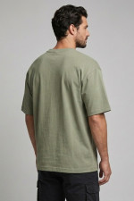 Ανδρικό loose fit t-shirt Brokers λαδί βαμβακερό με slogan print 26017-216-752 Ανδρικό loose fit t-shirt Brokers λαδί βαμβακερό με slogan print 26017-216-752