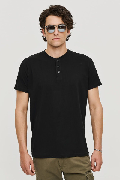 Ανδρικό T-shirt Brokers μαύρο με κουμπιά και henley λαιμόκοψη 26017-101-751