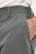 Ανδρικό παντελόνι Brokers χακί tapered fit με λάστιχο στη μέση 26014-842-492 Ανδρικό παντελόνι Brokers χακί tapered fit με λάστιχο στη μέση 26014-842-492