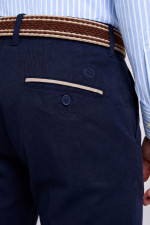 Ανδρικό παντελόνι Sogo navy blue slim fit βαμβακερό με ζώνη 26034-496-484 Ανδρικό παντελόνι Sogo navy blue slim fit βαμβακερό με ζώνη 26034-496-484