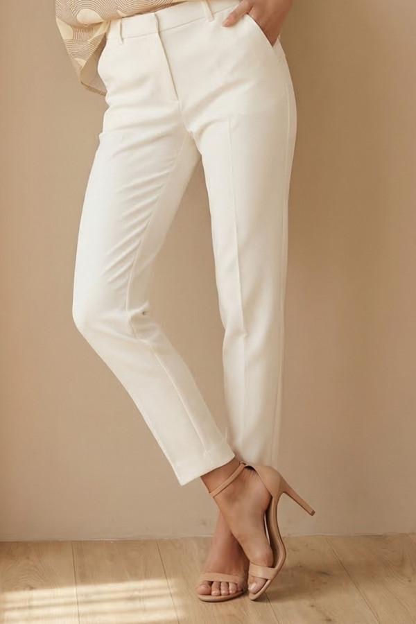 Γυναικείο παντελόνι βανίλια με ελαστική εφαρμογή – Derpouli 1.15.39315 Γυναικείο παντελόνι βανίλια με ελαστική εφαρμογή – Derpouli 1.15.39315
