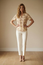 Γυναικείο παντελόνι βανίλια με ελαστική εφαρμογή – Derpouli 1.15.39315 Γυναικείο παντελόνι βανίλια με ελαστική εφαρμογή – Derpouli 1.15.39315