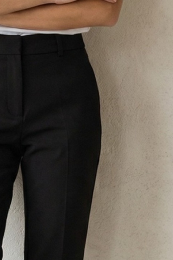 Γυναικείο παντελόνι μαύρο με ελαστική εφαρμογή – Derpouli 1.15.39315