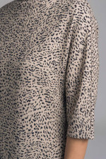 Γυναικείο φόρεμα Enzzo animal print σε ίσια γραμμή 242426