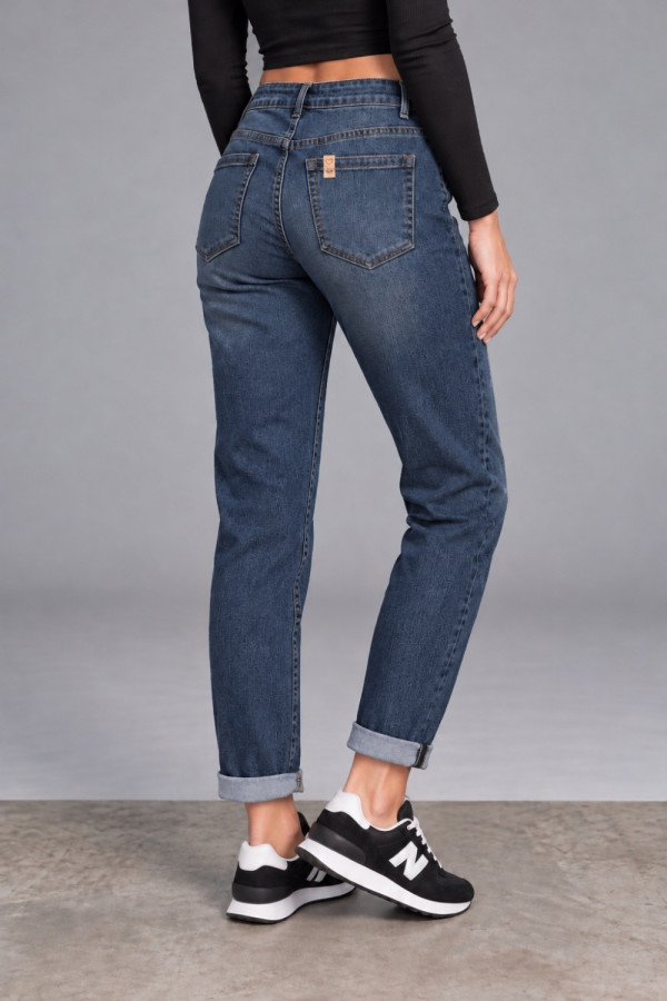 Γυναικείο τζιν παντελόνι mom fit μπλε με ρεβέρ 04320129 Γυναικείο τζιν παντελόνι mom fit μπλε με ρεβέρ 04320129