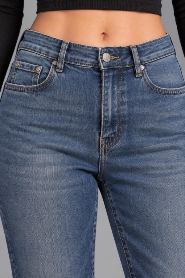 Γυναικείο τζιν παντελόνι mom fit μπλε με ρεβέρ 04320129 Γυναικείο τζιν παντελόνι mom fit μπλε με ρεβέρ 04320129