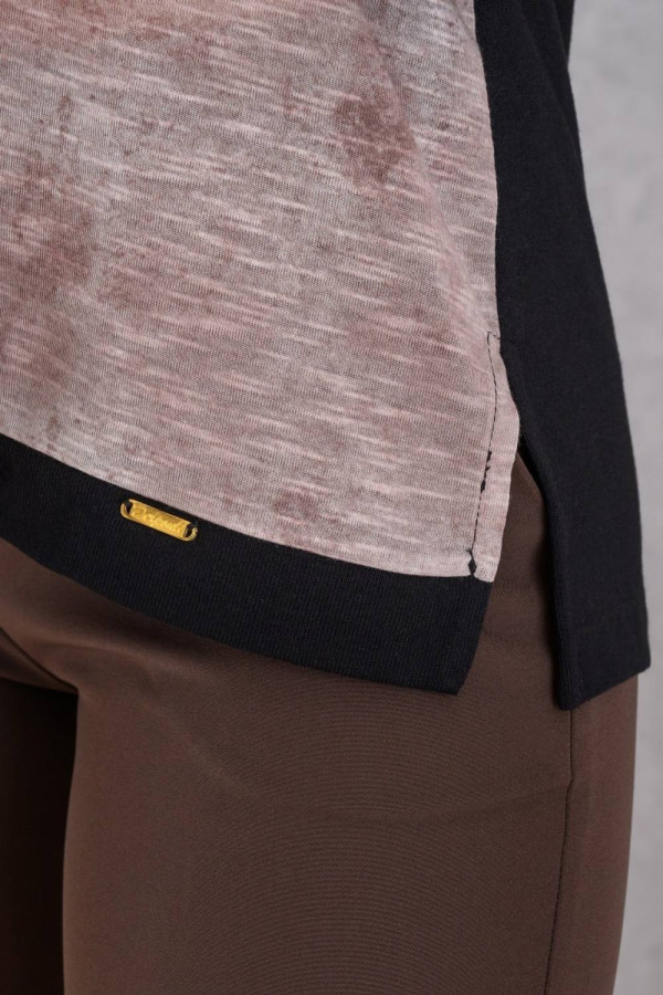 DERPOULI ΓΥΝΑΙΚΕΙΑ ΜΠΛΟΥΖΑ "V" ΜΕ ΨΗΦΙΑΚΟ ΤΥΠΩΜΑ ΜΑΥΡΟ 1.10.39214 DERPOULI ΓΥΝΑΙΚΕΙΑ ΜΠΛΟΥΖΑ "V" ΜΕ ΨΗΦΙΑΚΟ ΤΥΠΩΜΑ ΜΑΥΡΟ 1.10.39214