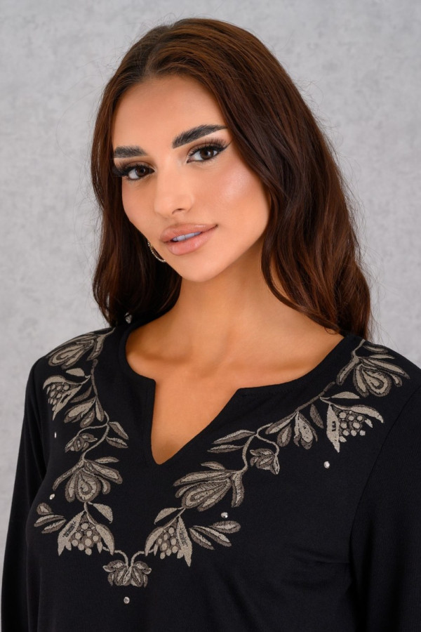 DERPOULI ΓΥΝΑΙΚΕΙΑ ΜΠΛΟΥΖΑ ΜΕ "V" ΚΑΙ ΤΥΠΩΜΑ ETHNIC ΜΑΥΡΟ 1.10.39215 DERPOULI ΓΥΝΑΙΚΕΙΑ ΜΠΛΟΥΖΑ ΜΕ "V" ΚΑΙ ΤΥΠΩΜΑ ETHNIC ΜΑΥΡΟ 1.10.39215