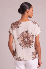 Γυναικεία μπλούζα Derpouli εκρού με καφέ floral print και V λαιμόκοψη 1.10.39437