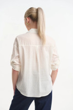 Γυναικείο λευκό πουκάμισο με μικροσχέδιο και μανίκια με κουμπί - Fibes