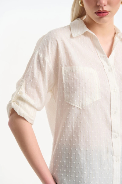 Γυναικείο λευκό πουκάμισο με μικροσχέδιο και μανίκια με κουμπί - Fibes
