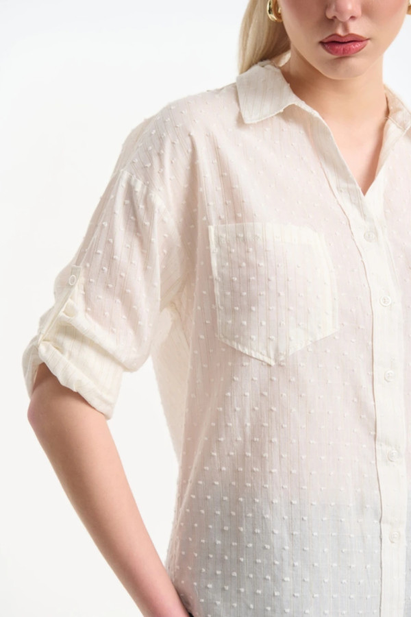 Γυναικείο λευκό πουκάμισο με μικροσχέδιο και μανίκια με κουμπί - Fibes
