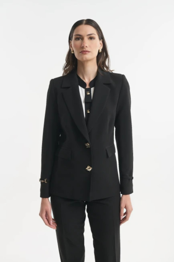 Γυναικείο σακάκι Fibes μαύρο κρεπ με διακοσμητικό αλυσιδάκι 01-6252