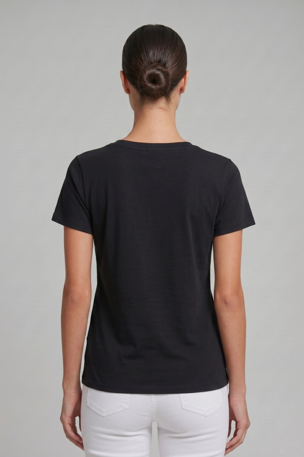 Γυναικείο μαύρο t-shirt με δαντέλα και 3D φιόγκο 26-PL031