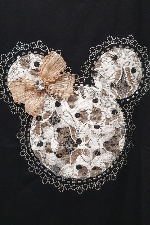 Γυναικείο μαύρο t-shirt με δαντέλα και 3D φιόγκο 26-PL031