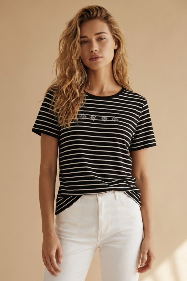 Γυναικείο T-Shirt Derpouli μπλε ριγέ με nautical print 1.10.39393 Γυναικείο T-Shirt Derpouli μπλε ριγέ με nautical print 1.10.39393