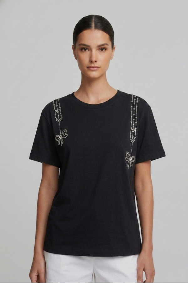 Γυναικείο t-shirt μαύρο βαμβακερό με στρας λεπτομέρειες 26-100STR