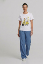 Γυναικείο t-shirt λευκό βαμβακερό με print μπανάνα scooter και butterflies 26-100VE