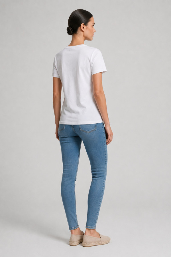 Γυναικείο t-shirt banana βαμβακερό με print μπεζ αρώματα και 3D λεπτομέρειες Γυναικείο t-shirt banana βαμβακερό με print μπεζ αρώματα και 3D λεπτομέρειες