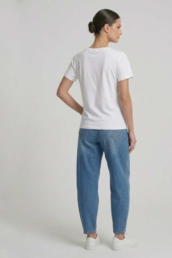 Γυναικείο t-shirt λευκό βαμβακερό με print μπεζ αρώματα και 3D λεπτομέρειες