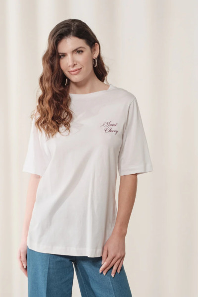 ENZZO ΓΥΝΑΙΚΕΙΑ ΜΠΛΟΥΖΑ T-SHIRT CHERRY ΜΕ ΤΥΠΩΜΑ ΣΤΗ ΠΛΑΤΗ ΛΕΥΚΟ 251137