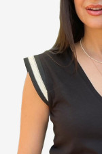 I GOT YOU ΓΥΝΑΙΚΕΙΟ T-SHIRT "V" ΜΕ ΔΙΑΚΟΣΜΗΤΙΚΗ ΤΡΕΣΑ ΜΑΥΡΟ 1.10.39115